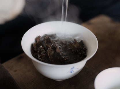 brewing naturally farmed oolong tea leaves in gaiwan