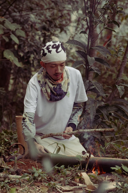 taiwanese wild tea master cho making fire in forest